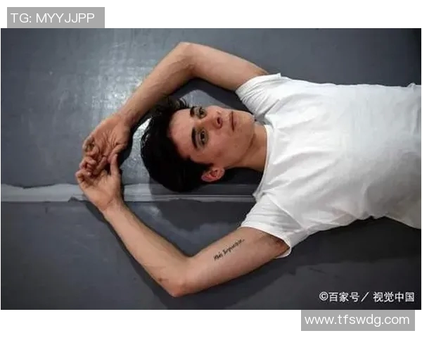 各国足球明星跨界唱歌展现多才多艺的魅力与激情